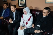 Suami Tertawakan Benda...