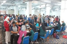 Ribuan Orang Antusias...