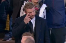 Air Mata David Beckham...