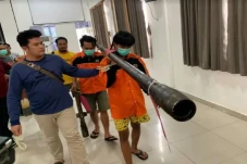 Semburan Minyak Mentah...