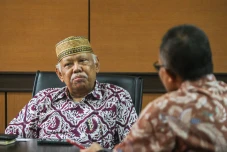 Prof Azra Wafat, Menag...