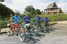 Mobil Listrik Didorong...