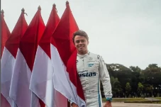 Nyck de Vries Berpeluang...