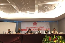 Belum Tentukan Sikap,...