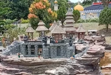 Uniknya Miniatur Dunia...