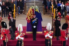 Peti Jenazah Ratu Elizabeth...