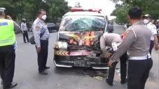Bawa Jenazah, Ambulans...