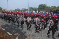 Tolak Kenaikan BBM,...