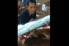 Cilegon Gempar, Ratusan...