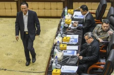 Sah, Politisi Golkar...