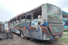 Bus ALS Kecelakaan di...