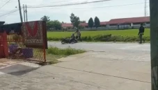 Sadis! Pria Ini Bacok...