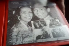 Kisah BJ Habibie, Bertemu...
