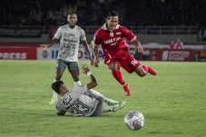 Liga 1 Rehat Sejenak,...