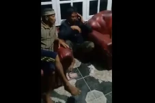 Asyik Setubuhi Wanita...