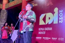 Lantunkan Pantun, Mendes:...