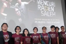 Filmnya Dibajak, Para...