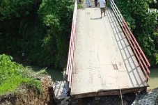 Jembatan Penghubung...
