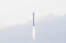 China Luncurkan Satelit...