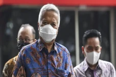 KPK Tahan Hakim Agung...
