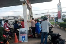 Kurangi Konsumsi BBM,...