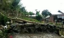 Marah karena Kalah Pilkades,...