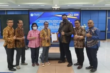 Universitas Esa Unggul...