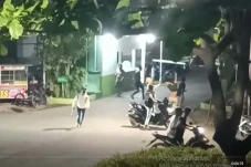Gerombolan Pemuda Balap...