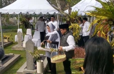 Puan-Cak Imin Khusyuk...