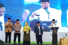 Prabowo Sanjung Prestasi...