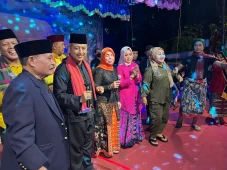 Hadirkan Lenong Betawi,...