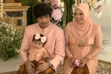Tedak Siten Ameena Digelar,...