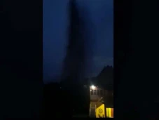 Semburan Lumpur Setinggi...
