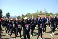 Relawan Gandeng Komunitas...