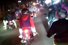 Pemotor Konvoi Pamer...