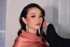 Zaskia Gotik Melahirkan...