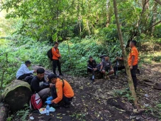 8 Pendaki 1 Balita Tersesat...