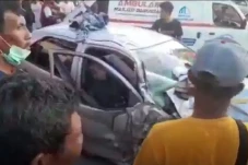 Mobil Rombongan Pesilat...