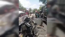 Tabrakan Maut Truk vs...