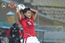 Lemparan Pratama Arhan...