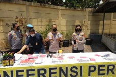 2 Pemuda Ditangkap Polisi...
