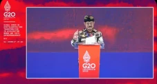 Di Hadapan Delegasi...