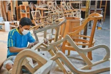 Dorong Industri Furnitur...