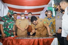 Resmikan Pasar Aksara,...