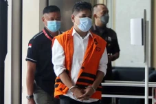 Turut Terima Suap Dana...