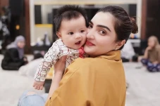 3 Artis yang Jadi Nenek...