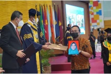 Kisah Haru Mahasiswi...
