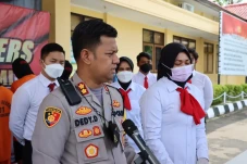 Pria Bejat Paksa Remaja...