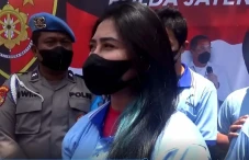 Wanita Komplotan Pencuri...