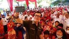 Menkumham Yasonna Beri...